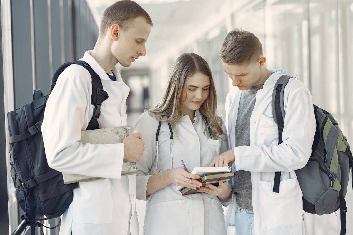 Perfectionnement dans le secteur médical : l’importance cruciale de la formation continue pour des soins de qualité